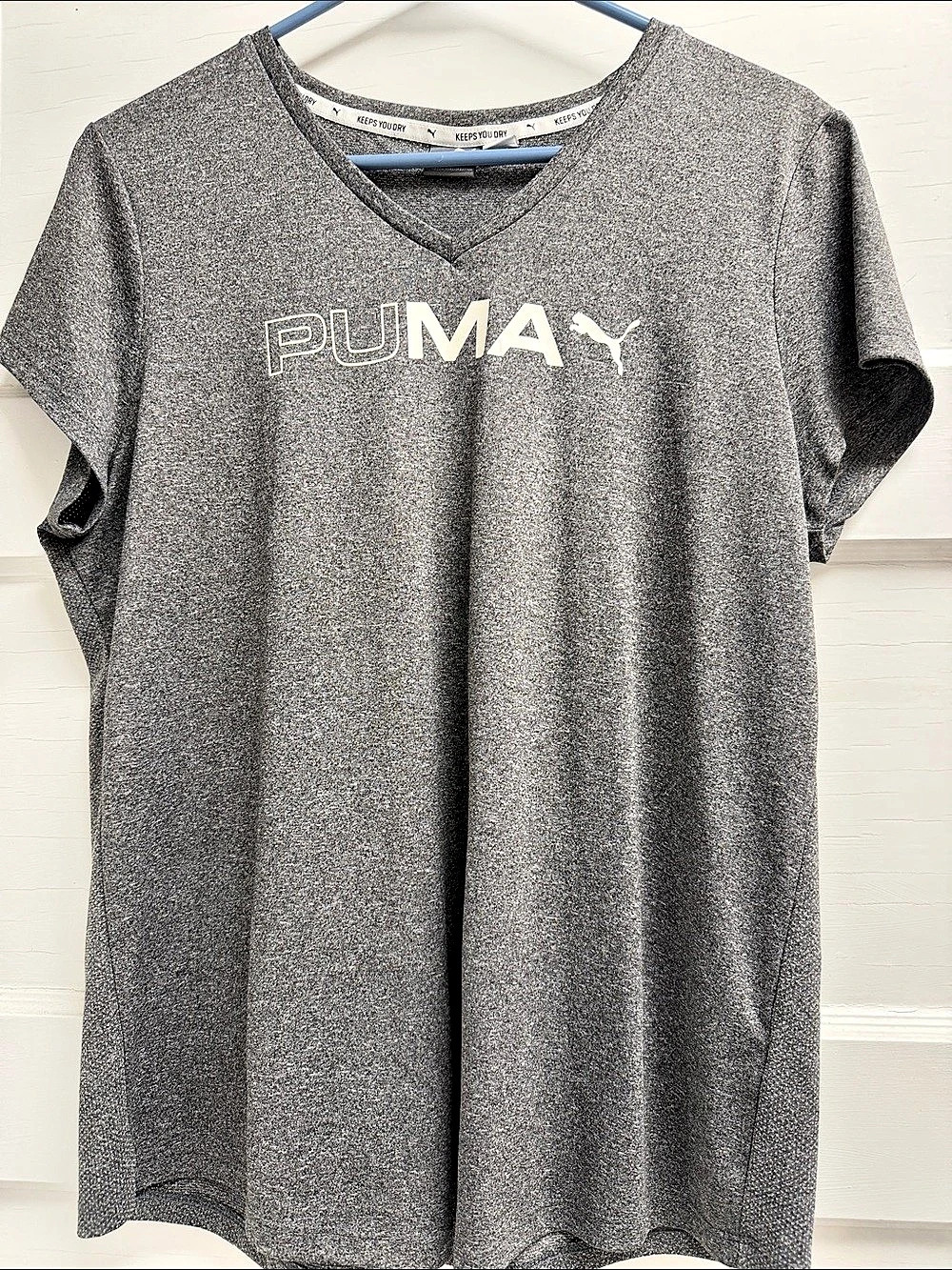 PUMA Train All Day Essentials Women's V-Neck Training Tee V-Neck Tee Gray Large